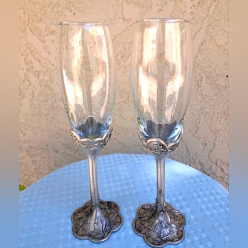 Vintage 1999 Set Of 2 Seagull Pewter Etain Zinn Hand Blown Champagne Flutes.